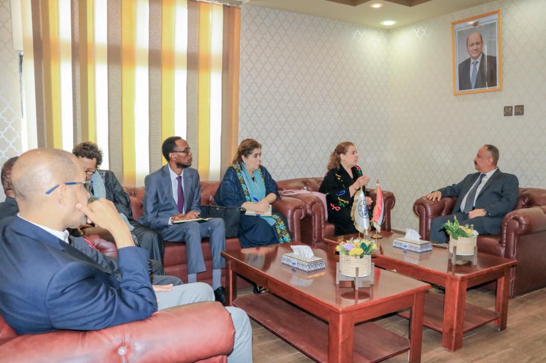 إعادة تأهيل ميناء عدن بدعم ياباني محور لقاء وزير النقل والممثل الأممي