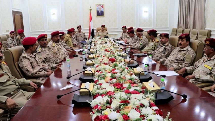 وزير الدفاع يوجه بمضاعفة الجهود لإنجاز البطاقة الذكية للقوات المسلحة