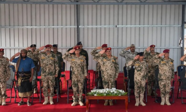بحضور طارق صالح.. القوات البحرية تدشن تشكيلًا عسكريا جديدا بالتزامن مع العيد الوطني للجمهورية اليمنية