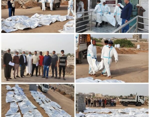 عدن.. النيابة العامة تدفن 43 جثة مجهولة الهوية بعد تراكمها في الطب الشرعي 1 عدن.. النيابة العامة تدفن 43 جثة مجهولة الهوية بعد تراكمها في الطب الشرعي