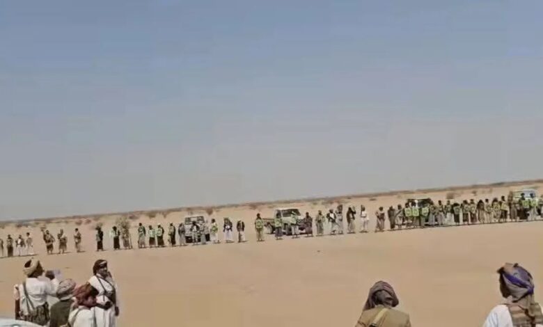احتجاجاً على اختطاف الحزمي ومستجيرته.. قبائل الجوف تقاطع فعالية حوثية مسلحة
