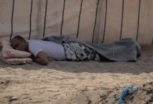 الحديدة.. مليشيا الحوثي تفاقم معاناة السكان بقطع الكهرباء وسط موجة حر خانقة
