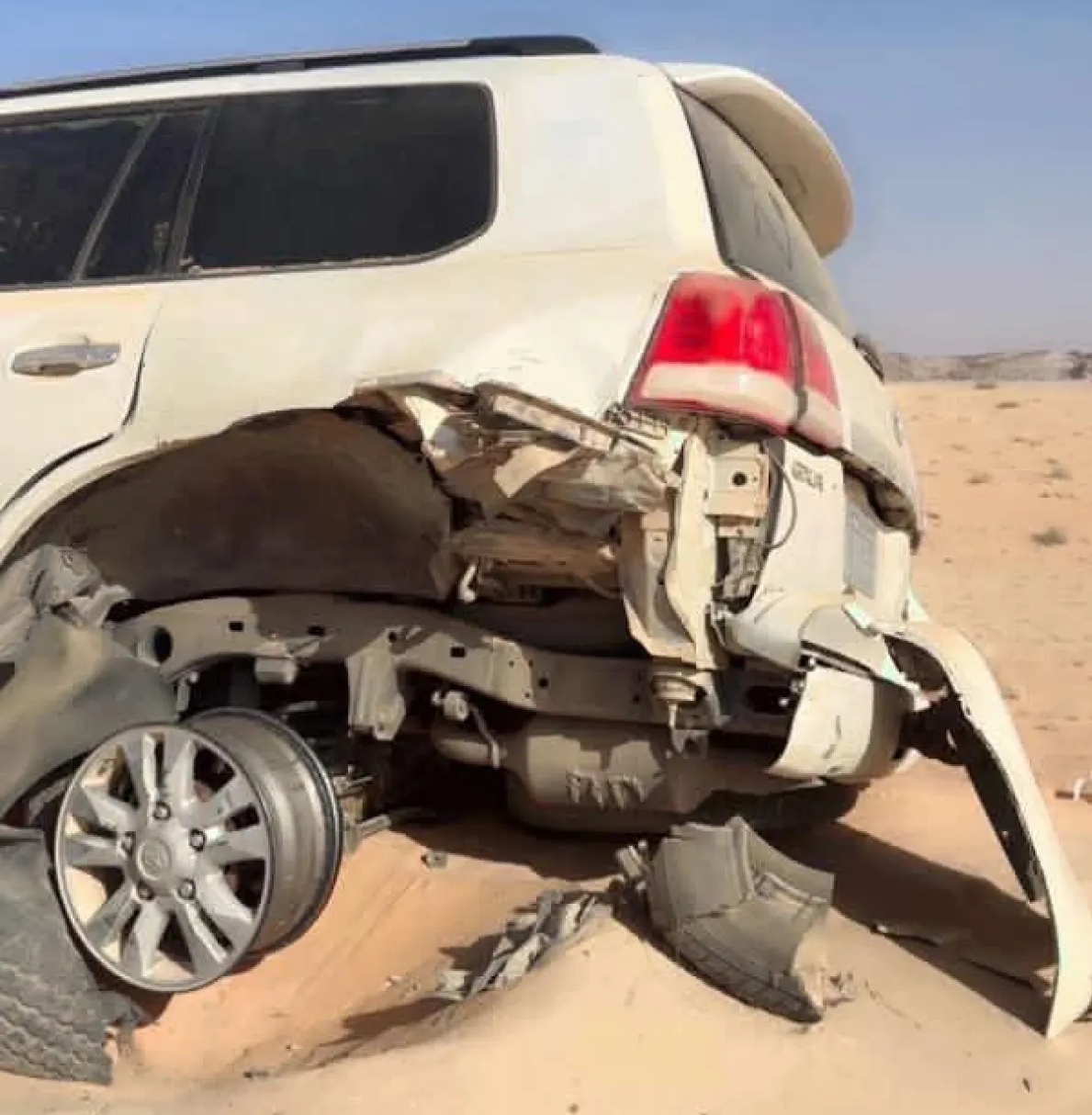 لغم أرضي يستهدف سيارة نجل شيخ قبلي في الجوف