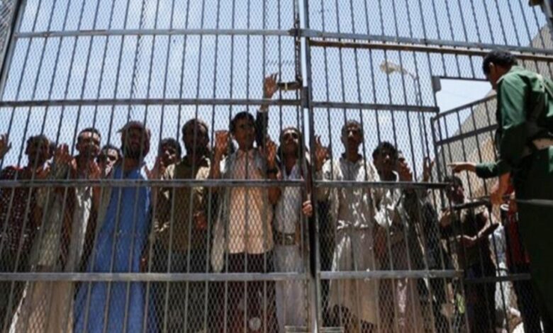 السجن المركزي بالمحويت يشهد احتجاجات وإطلاق نار عقب اعتداء على سجين مسن
