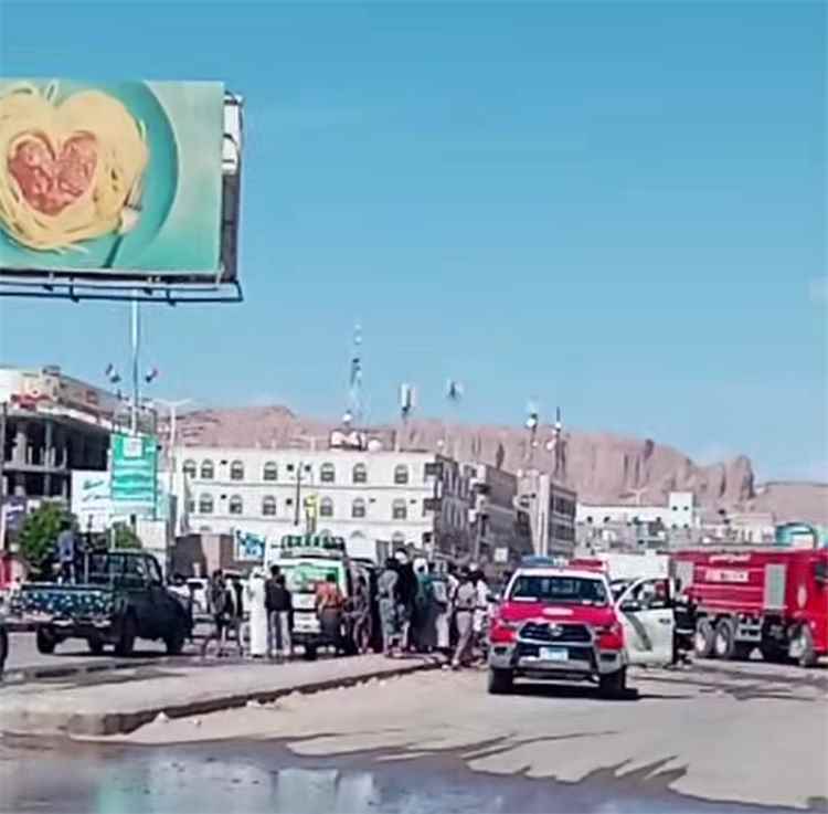 احتراق باص في شبوة بعد انفجار منظومة الغاز دون وقوع إصابات
