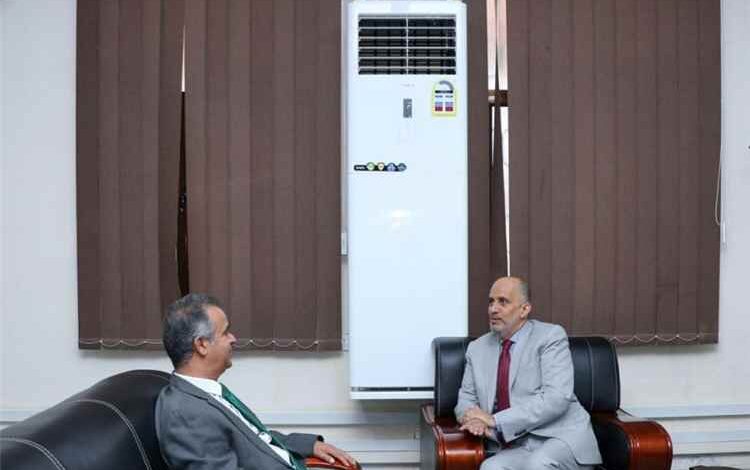 اليمن وليبيا تبحثان تعزيز التنسيق الاقتصادي والمالي المشترك