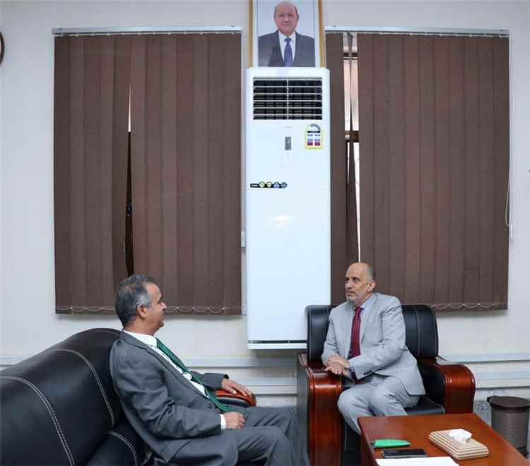 اليمن وليبيا تبحثان تعزيز التنسيق الاقتصادي والمالي المشترك