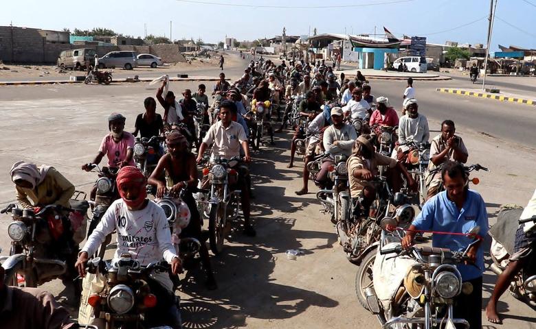 الحديدة.. شركة النفط توضح أسباب أزمة المشتقات النفطية في الخوخة وحيس
