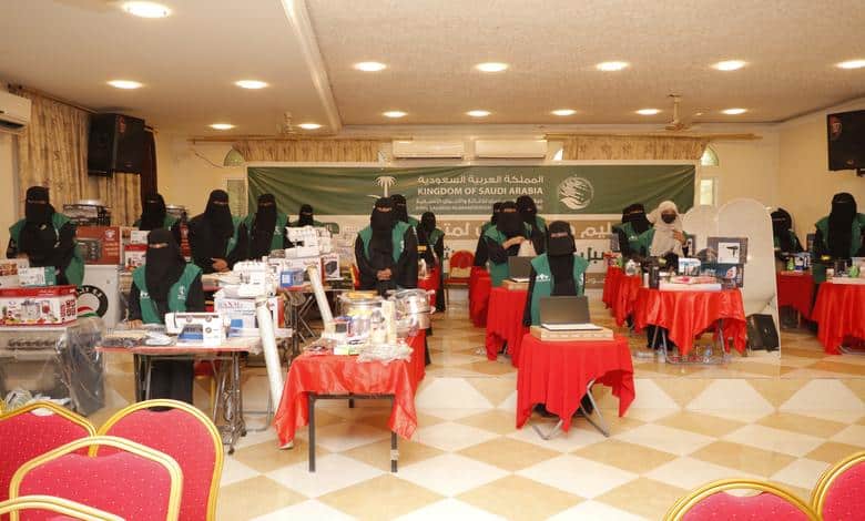 بدعم سعودي.. توزيع حقائب سبل العيش على 21 مستفيدة في سيئون لتعزيز مشاريعهن الصغيرة 1 بدعم سعودي.. توزيع حقائب سبل العيش على 21 مستفيدة في سيئون لتعزيز مشاريعهن الصغيرة