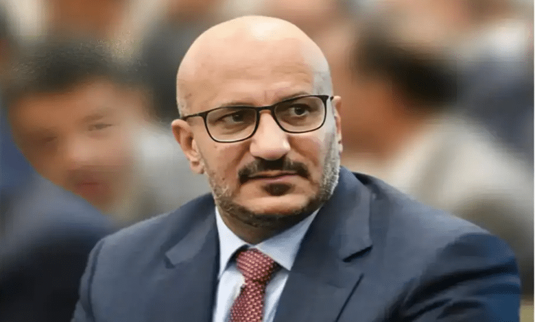 طارق صالح يعزّي اللواء ناصر منصور هادي وجلال هادي في وفاة الرئيس السابق