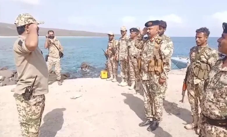 قائد اللواء الثاني بحري يشيد بجاهزية القوات البحرية في جزر البحر الأحمر
