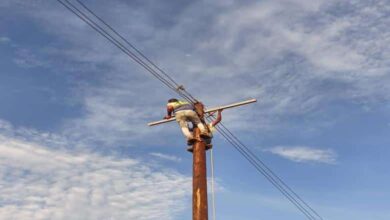 كهرباء المخا تعلن وفاة اثنين من مهندسيها خلال أداء مهام ميدانية