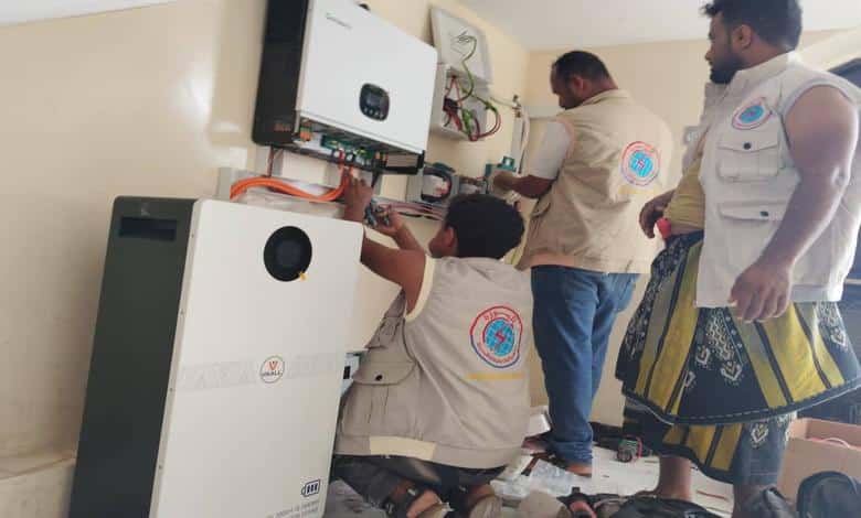 مدير ذو باب المندب يتسلم تجهيزات وأثاث المجمع الحكومي بدعم من المقاومة الوطنية 1 مدير ذو باب المندب يتسلم تجهيزات وأثاث المجمع الحكومي بدعم من المقاومة الوطنية