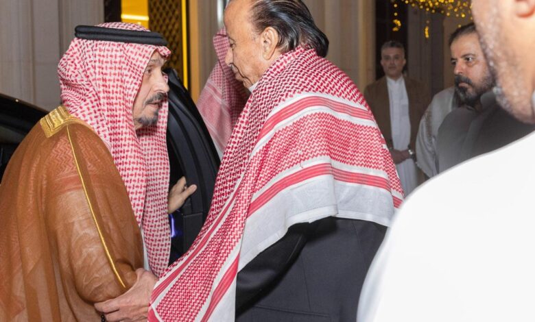 أمير الرياض ونائبه يقدمان العزاء في وفاة الرئيس اليمني السابق
