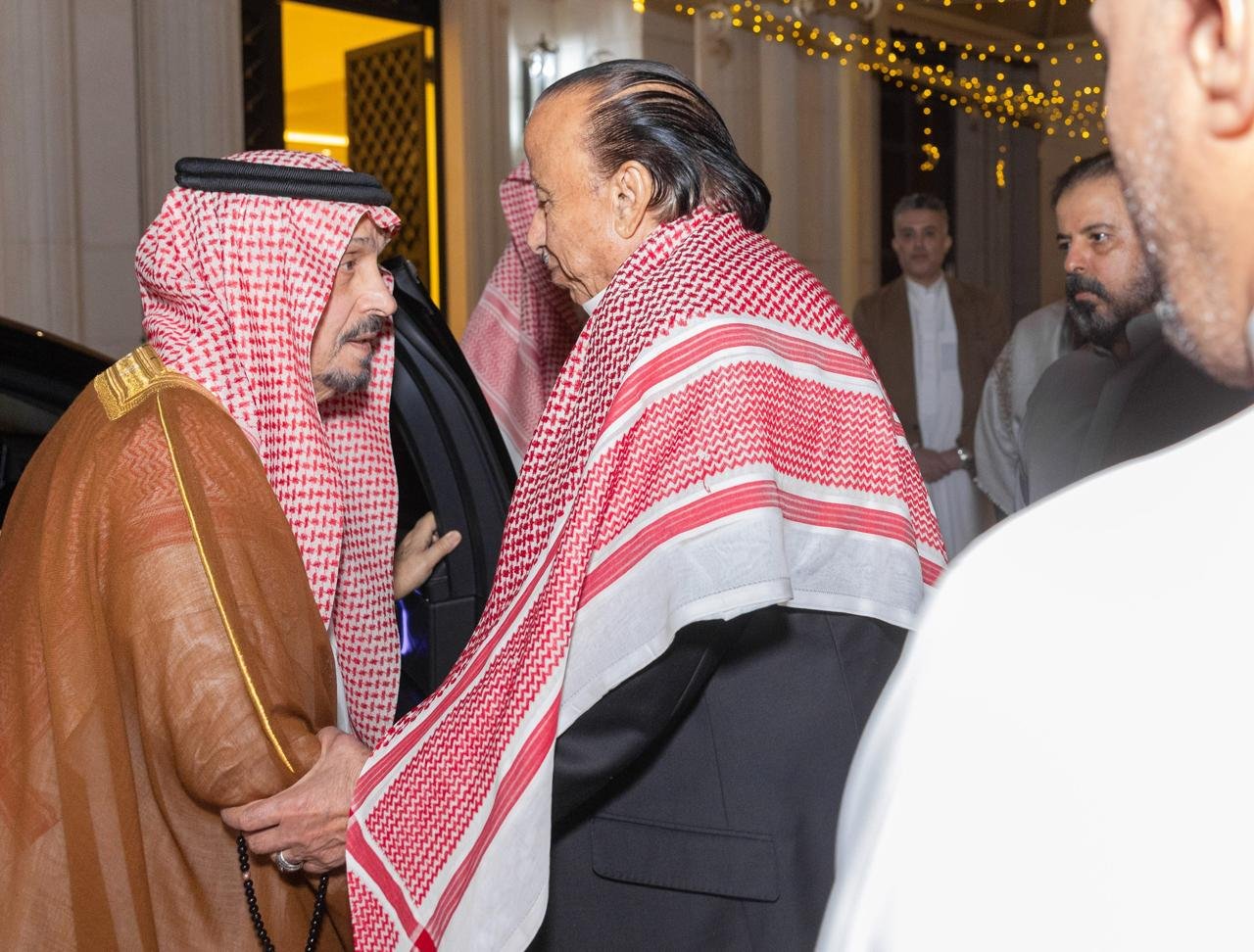 أمير الرياض ونائبه يقدمان العزاء في وفاة الرئيس اليمني السابق