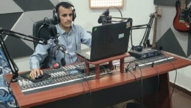 مليشيا الحوثي تعتدي على منشد شعبي وتنهب ممتلكاته في عمران