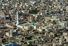 نجل مسؤول حوثي يهدم مبنى استثمارياً ويستولي على أرضه في بيت الفقيه