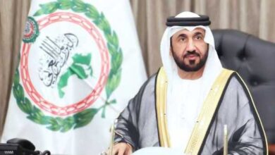 البرلمان العربي يحذر من حملات إعلامية مضللة تستهدف الإمارات وقطر