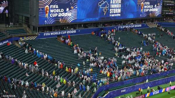 الفيفا يوقف مباراة فرنسا والعراق مؤقتاً بسبب سوء الأحوال الجوية 1 الفيفا يوقف مباراة فرنسا والعراق مؤقتاً بسبب سوء الأحوال الجوية