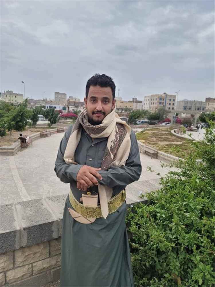 بعد سنوات من الاعتقال.. مختطف يغادر سجون ميليشيا الحوثي مثقلاً بالأمراض