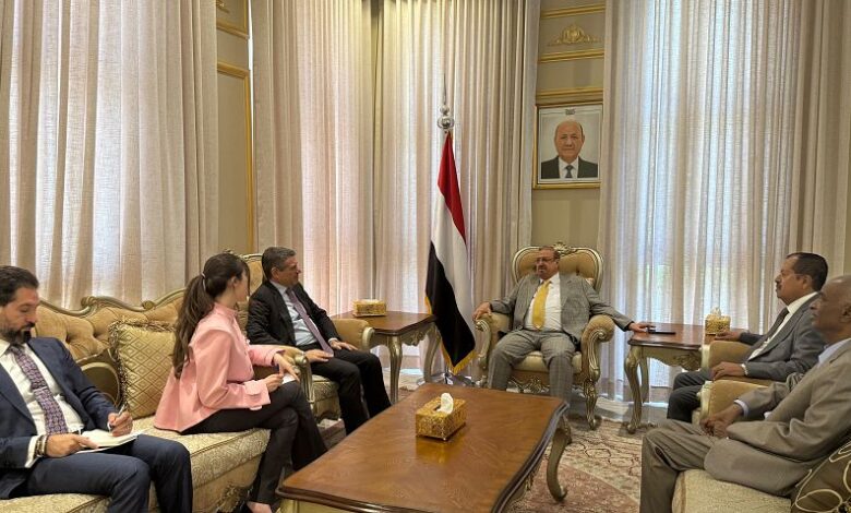 البركاني يودّع السفير الأمريكي ويؤكد أهمية الشراكة في دعم استقرار اليمن
