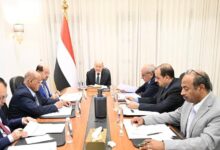 العليمي يترأس اجتماعاً حكومياً لمتابعة الإصلاحات ويقر إجراءات عاجلة لمعالجة أزمة الكهرباء