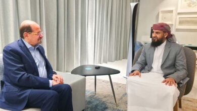 المحرّمي يبحث مع رئيس الوزراء تعزيز الخدمات ومعالجة أزمة الكهرباء