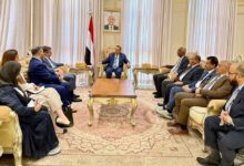 بن دغر يشيد بالدعم الأمريكي لليمن ويودّع السفير فاجن بمناسبة انتهاء مهامه