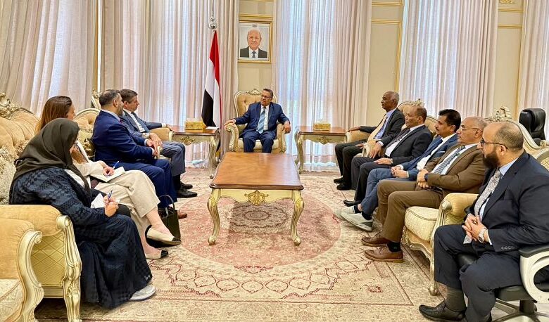 بن دغر يشيد بالدعم الأمريكي لليمن ويودّع السفير فاجن بمناسبة انتهاء مهامه