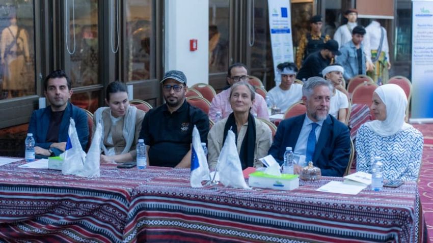 سفيرا الاتحاد الأوروبي وهولندا يتفقدان سير تنفيذ مشروع الأمن المائي في مأرب