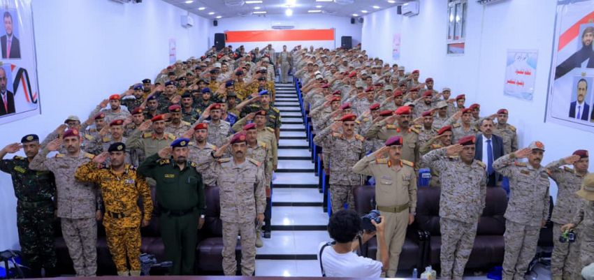 وزير الدفاع يشهد تخرج دفعة جديدة من الكوادر العسكرية المتخصصة