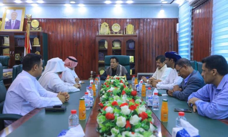 محافظ المهرة يبحث مع البرنامج السعودي تشغيل المدينة الطبية ومشاريع تنموية جديدة