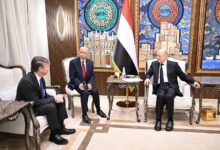 الرئيس العليمي يبحث مع شركة هنت الأميركية استئناف الاستثمارات النفطية وتعزيز الشراكة في قطاع الطاقة