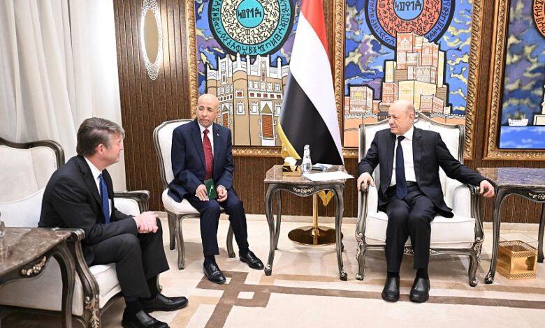 الرئيس العليمي يبحث مع شركة هنت الأميركية استئناف الاستثمارات النفطية وتعزيز الشراكة في قطاع الطاقة