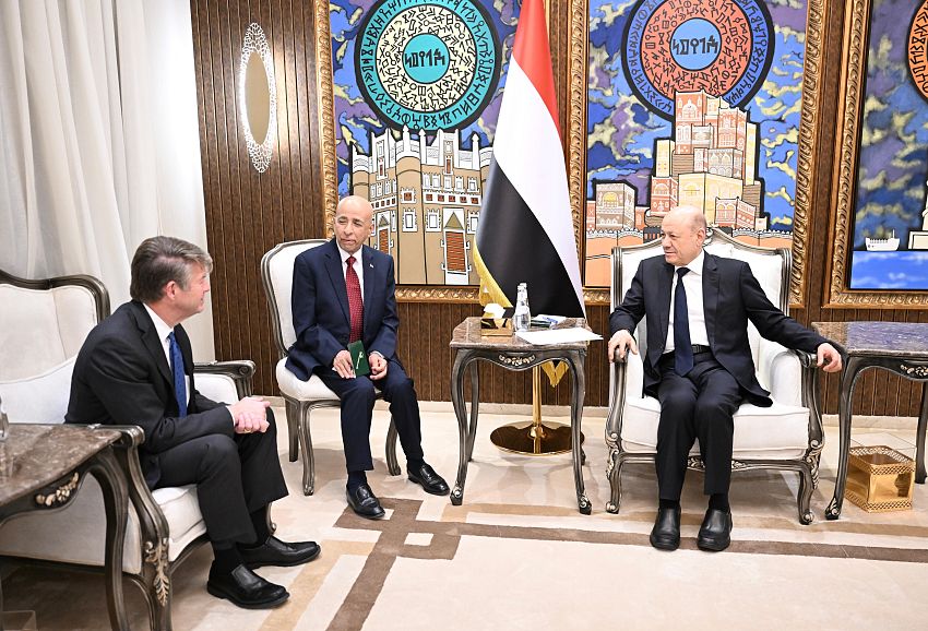 الرئيس العليمي يبحث مع شركة هنت الأميركية استئناف الاستثمارات النفطية وتعزيز الشراكة في قطاع الطاقة