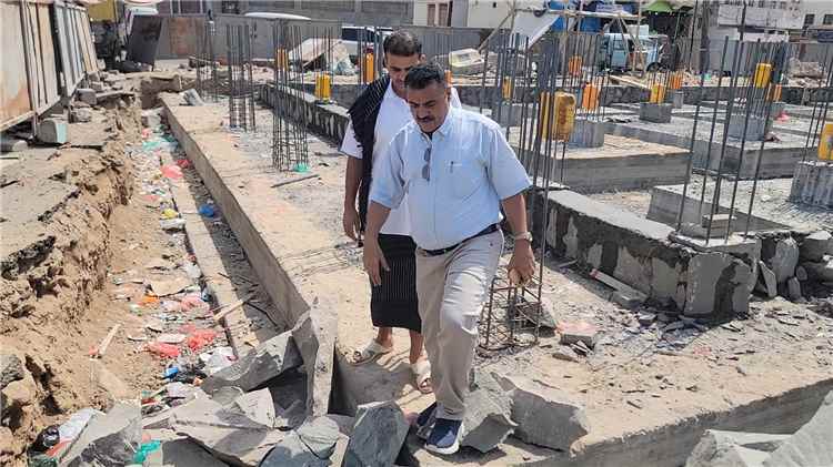 الداؤودي يتفقد مشروع استكمال مبنى السلطة المحلية في المنصورة