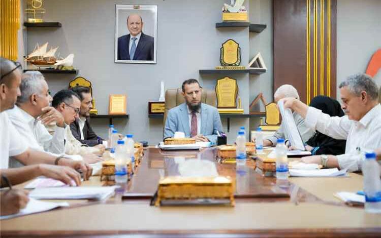 محافظ عدن يبحث أولويات المشاريع الخدمية ويشدد على تحسين أداء القطاعات الأساسية 1 محافظ عدن يبحث أولويات المشاريع الخدمية ويشدد على تحسين أداء القطاعات الأساسية