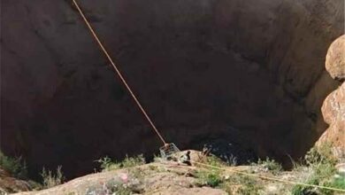 العثور على جثمان الشاب القعقاع بن عنتر بعد ساعات من البحث داخل فوهة حرضة دمت البركانية 3 العثور على جثمان الشاب القعقاع بن عنتر بعد ساعات من البحث داخل فوهة حرضة دمت البركانية