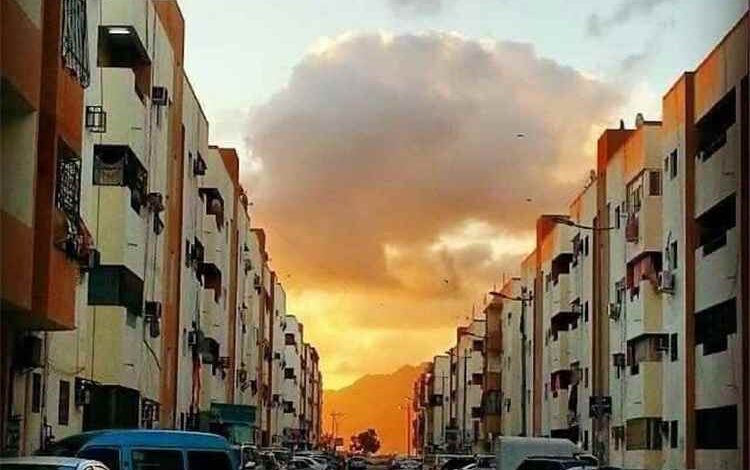 وفاة طبيب إثر سقوطه من الطابق الثالث في مدينة إنماء بعدن 1 وفاة طبيب إثر سقوطه من الطابق الثالث في مدينة إنماء بعدن