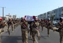 المقاومة الوطنية تشيع أحد أبطالها في المخا وتجدد العهد بمواصلة المعركة الوطنية