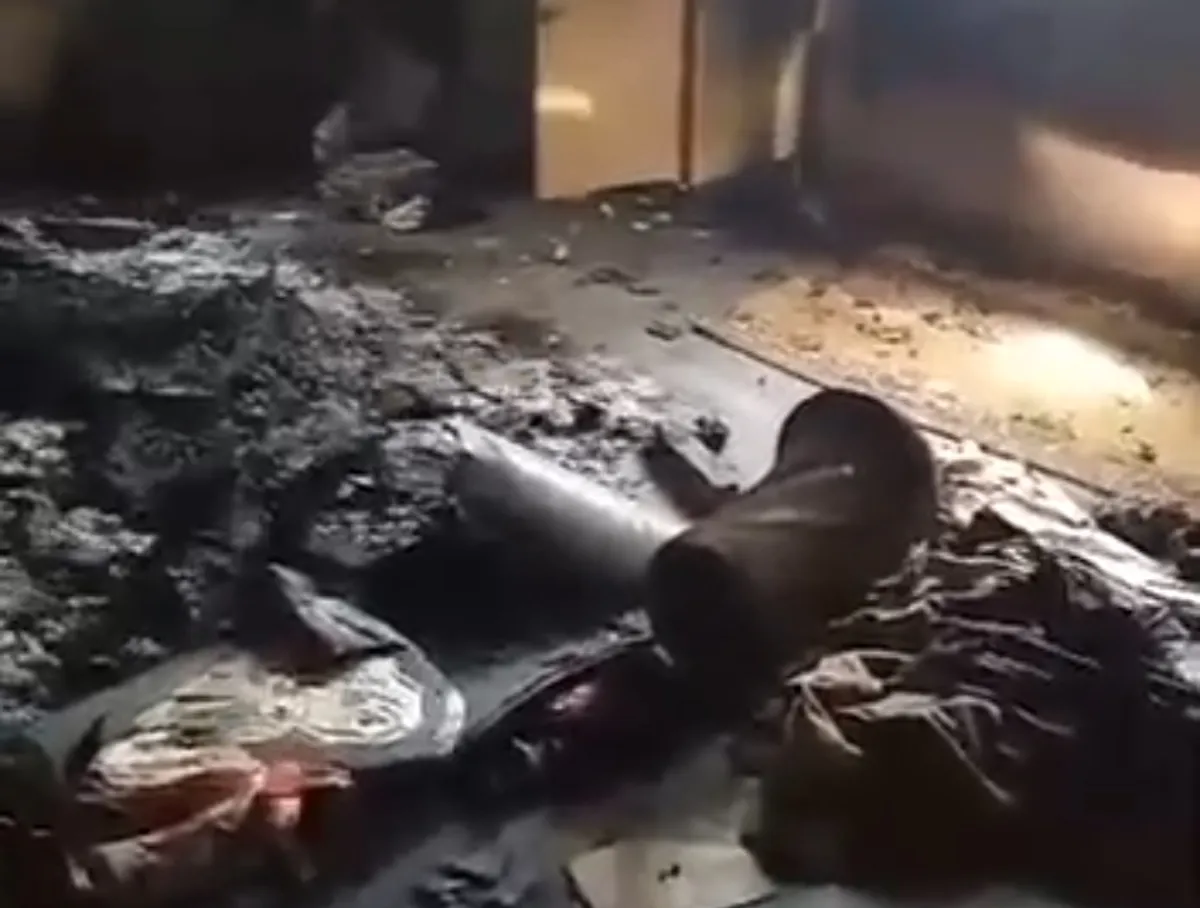 مليشيا الحوثي تقتحم منزلاً في رداع وتحرقه بعد الاعتداء على ساكنيه