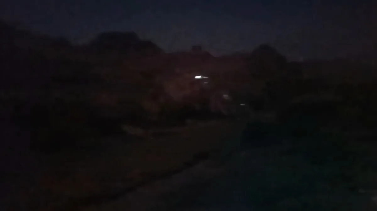 قصف حوثي يستهدف منازل ومزارع المدنيين في منطقة تورصة بالضالع