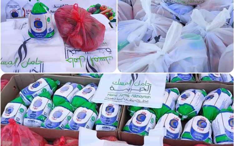 مبادرة خيرية في شبوة تدعم 60 أسرة محتاجة بتوزيع الدجاج والخضروات
