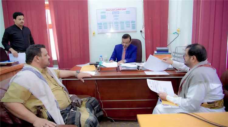 محافظ شبوة يناقش احتياجات عسيلان الخدمية ويؤكد المضي في تنفيذ المشاريع التنموية 1 محافظ شبوة يناقش احتياجات عسيلان الخدمية ويؤكد المضي في تنفيذ المشاريع التنموية