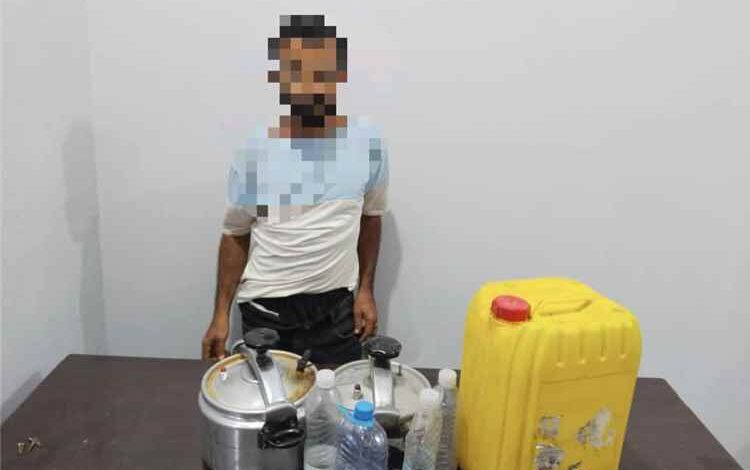 ضبط معمل خمور بلدية في الضالع وإحالة المتهم إلى الجهات المختصة