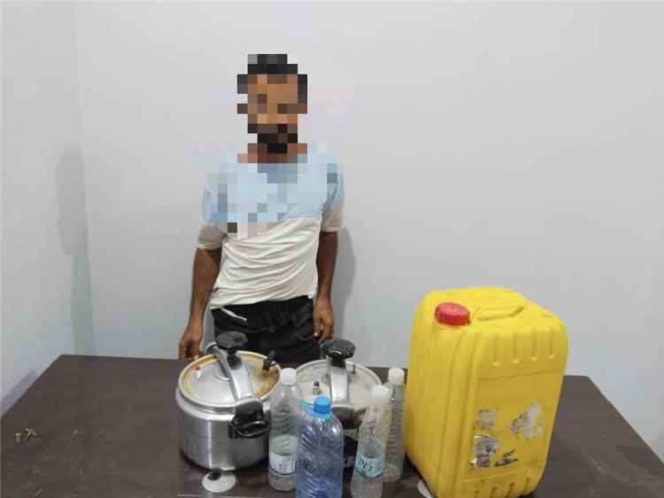 ضبط معمل خمور بلدية في الضالع وإحالة المتهم إلى الجهات المختصة