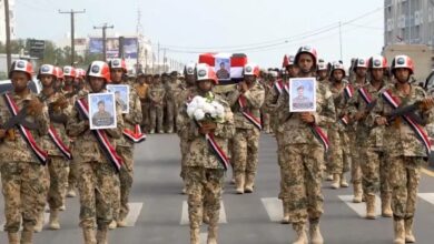 في موكب جنائزي مهيب.. المقاومة الوطنية تودع اثنين من أبطالها في المخا