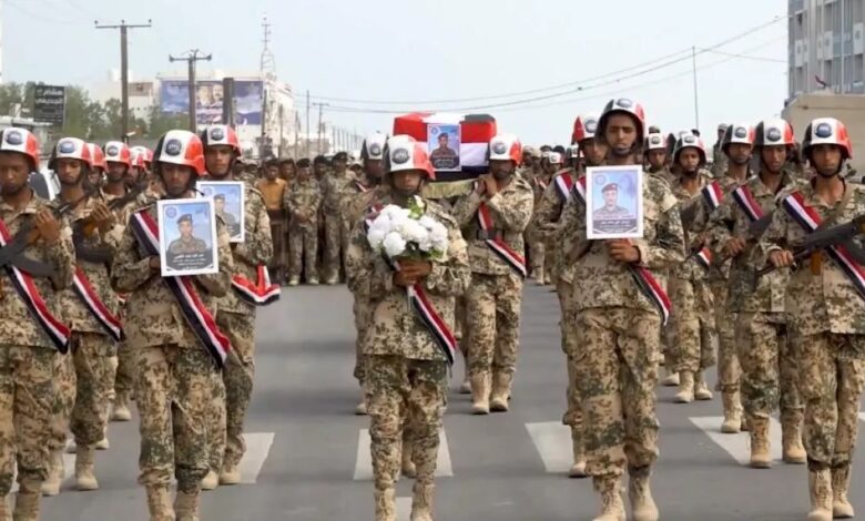 في موكب جنائزي مهيب.. المقاومة الوطنية تودع اثنين من أبطالها في المخا 1 في موكب جنائزي مهيب.. المقاومة الوطنية تودع اثنين من أبطالها في المخا