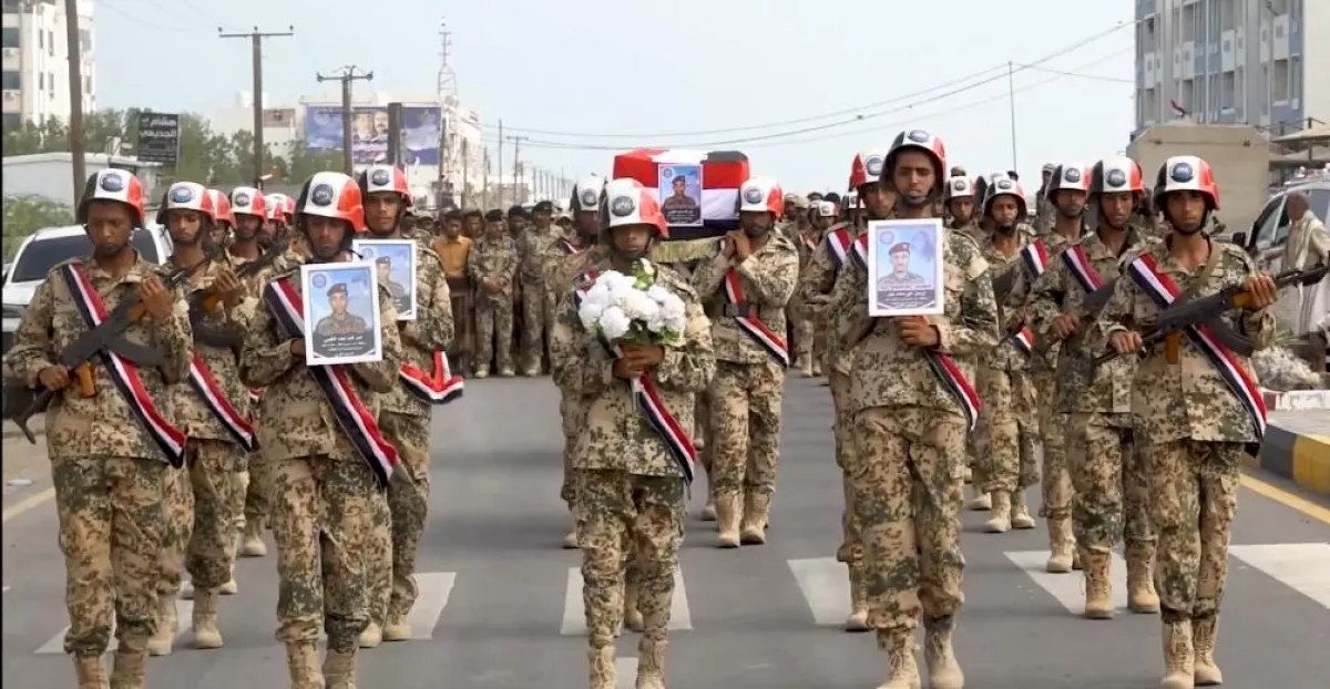 في موكب جنائزي مهيب.. المقاومة الوطنية تودع اثنين من أبطالها في المخا
