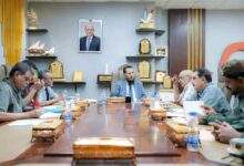 محافظ عدن يبحث أوضاع السجون ويشدد على تسريع البت في قضايا النزلاء